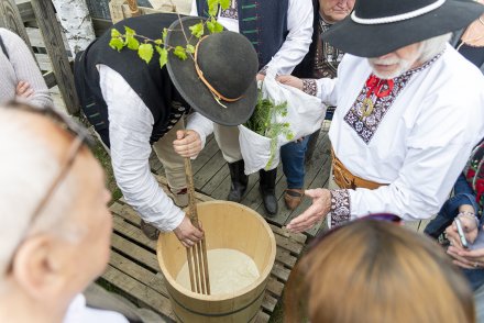 Wiślański Wygón Łowiec - pokaz wyrobu sera